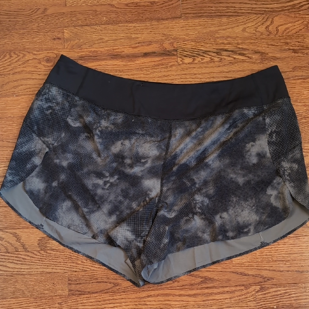 Athleta Run With It Printed 3.5 In Shorts